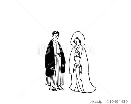 白無垢と紋付袴姿の新郎新婦、結婚式 白無垢と紋付袴姿の新郎新婦、結婚式 110494439