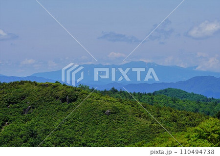 七ヶ岳山頂からの浅草岳 七ヶ岳山頂からの浅草岳 110494738