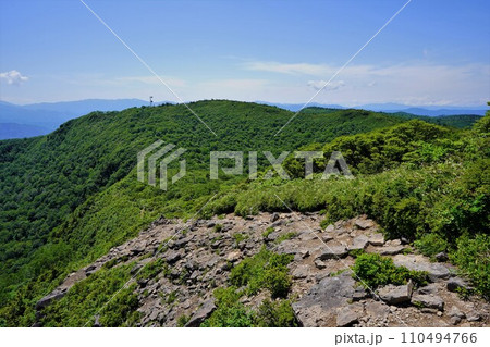七ヶ岳山頂からの高倉山 七ヶ岳山頂からの高倉山 110494766