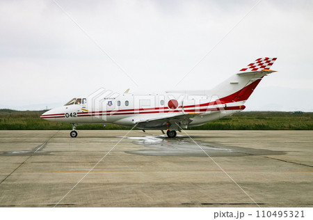 展示中の航空自衛隊の飛行点検機 U-125 110495321