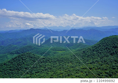 七ヶ岳山頂からの荒海山 七ヶ岳山頂からの荒海山 110499892