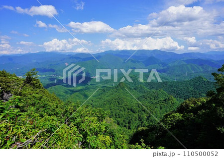 七ヶ岳からの那須岳と大左飛山 110500052
