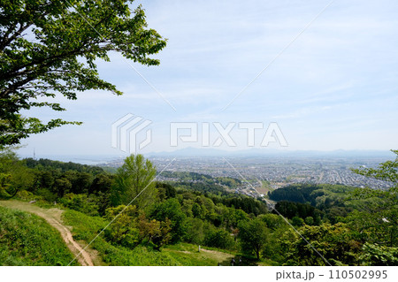 新潟県上越市_春日山城天守閣跡から北東側風景2_2023_4月 新潟県上越市_春日山城天守閣跡から北東側風景2_2023_4月 110502995