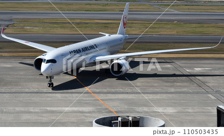JALエアバスA350-13XJ羽田タキシング JALエアバスA350-13XJ羽田タキシング 110503435