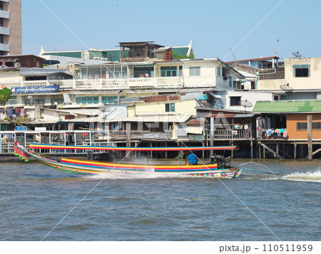 タイ　バンコク　チャオプラヤー川　リバークルーズ　5月 110511959