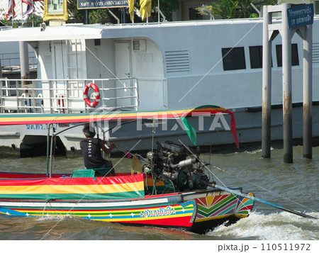 タイ　バンコク　チャオプラヤー川　リバークルーズ　5月 110511972