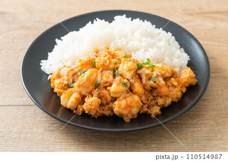 stir-fried shrimps with garlic and shrimps paste 110514987