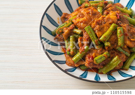 Stir fried pork with red curry paste 110515598