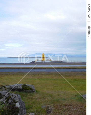 アイスランド　夏　レイキャビーク　ホフディ灯台とengey島 110515854