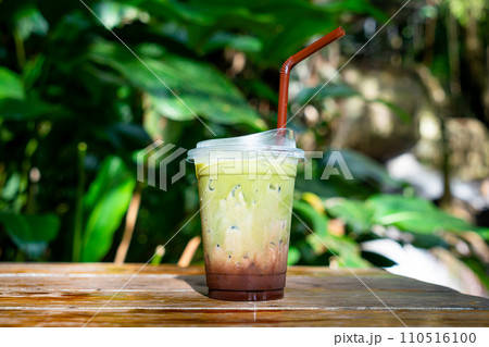 iced green tea matcha with chocolate 110516100