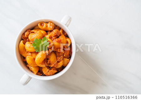 macaroni with tomatoes sauce and mince pork macaroni with tomatoes sauce and mince pork 110516366