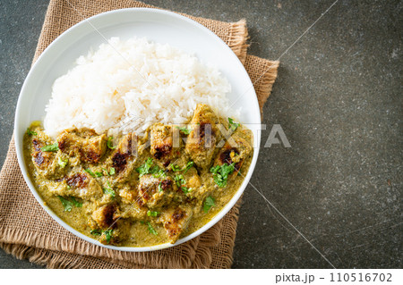 Afghani chicken in green curry or Hariyali tikka chicken hara masala with rice Afghani chicken in green curry or Hariyali tikka chicken hara masala with rice 110516702