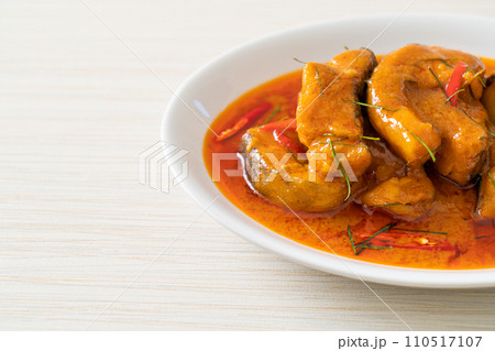 Redtail Catfish Fish in Dried Red Curry Sauce that called Choo Chee 110517107