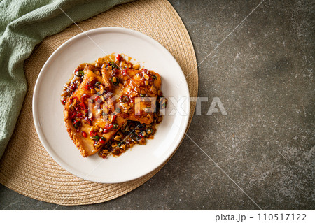 Fried Snapper Belly with Spicy Garlic Soy Sauce 110517122
