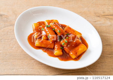 Korean rice cake stick in spicy sauce - Tteokbokki 110517124