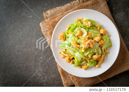 homemade stir-fried cabbage with egg 110517179