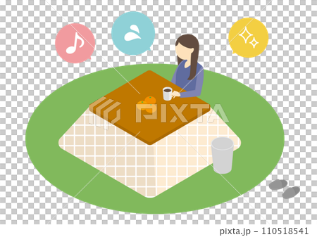 こたつで温まる一人の女性 110518541