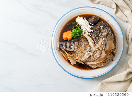 Boiled Fish Head with Soy Sauce 110520560