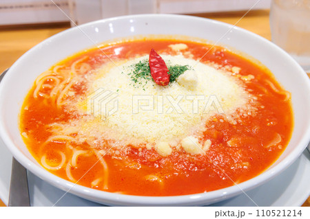 群馬 高崎パスタ はらっぱ 赤唐辛子とにんにくのトマトソース 110521214