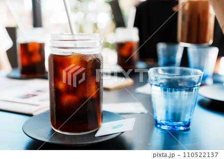 コーヒー 夏 カフェ 屋外 コーヒー 夏 カフェ 屋外 110522137