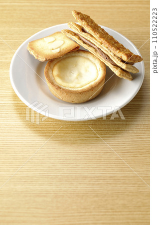 クッキーとクリームサンドとチーズタルト クッキーとクリームサンドとチーズタルト 110522223