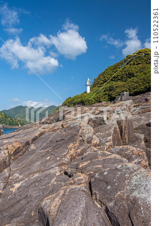 《三重県・熊野灘・楯ヶ崎》千畳敷と二木島灯台 《三重県・熊野灘・楯ヶ崎》千畳敷と二木島灯台 110522361