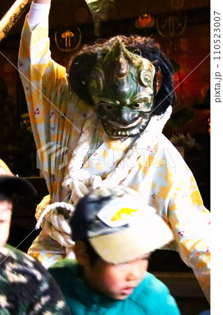 鶴林寺の鬼追いの青鬼 110523007