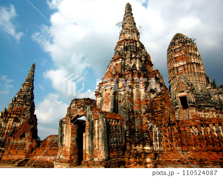 タイ・アユタヤ遺跡・ワットチャイワッタナーラーム 110524087