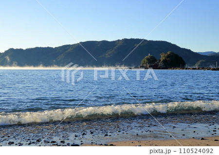 大野海岸 打ち寄せる波と気嵐　（高知県　中土佐町） 110524092