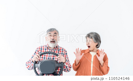 高齢ドライバー　事故 110524146