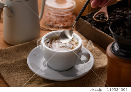ホットコーヒー 110524303
