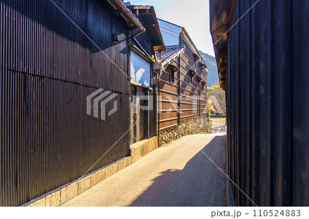 裏路地の風景 裏路地の風景 110524883