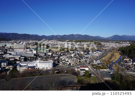 岡山県津山市の街並み：鶴山公園から津山の北方向を見る 110525493
