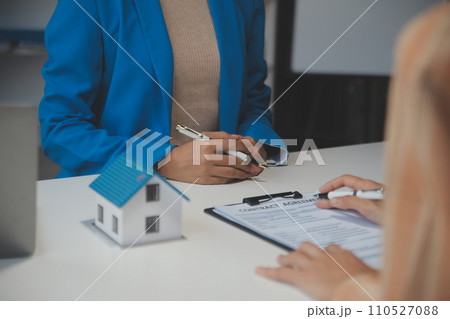 Real estate agent and customer signing contract to buy house, insurance or loan real estate.rent a house,get insurance or loan real estate or property. Real estate agent and customer signing contract to buy house, insurance or loan real estate.rent a house,get insurance or loan real estate or property. 110527088