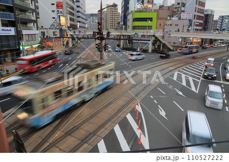 路面電車行きかう長崎の街 路面電車行きかう長崎の街 110527222