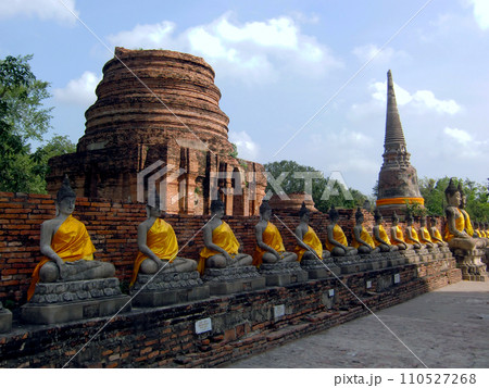 タイ・アユタヤ遺跡・ワットヤイチャイモンコン 110527268