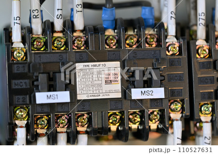 製造設備の制御盤 基板 製造業 製造設備の制御盤 基板 製造業 110527631