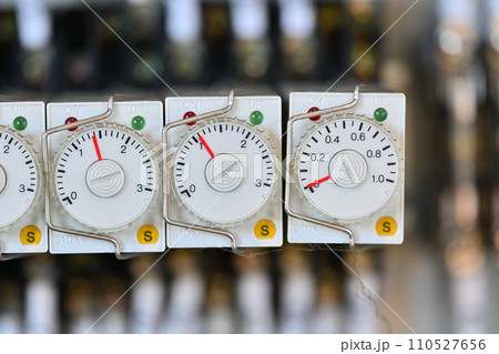 製造設備の制御盤 タイマー 基板 製造業 製造設備の制御盤 タイマー 基板 製造業 110527656