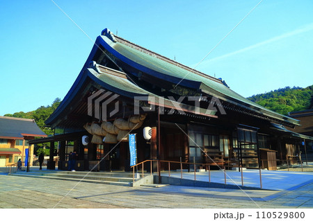 【島根県】晴天下の出雲大社　御本殿 110529800