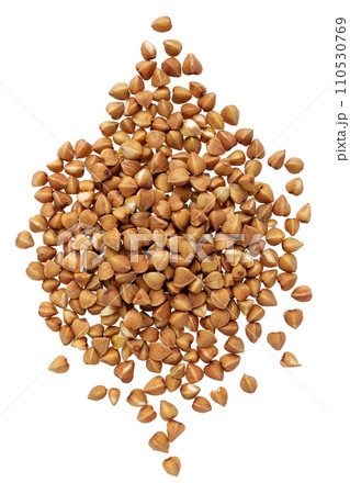 Uncooked whole buckwheat grains 110530769
