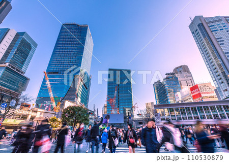 日本の東京都市景観 1月・賑わう渋谷。新年が素晴らしい時代になりますように…＝令和6年1月12日 110530879