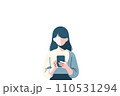 スマホを使う女性 110531294