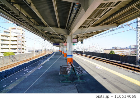 東武伊勢崎線小菅駅 東武伊勢崎線小菅駅 110534069