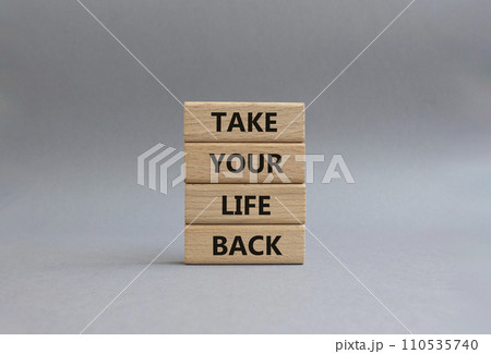 Learn to react Less symbol. Wooden blocks with words Learn to react Less. Beautiful grey background. Business and Learn to react Less. Copy space. Learn to react Less symbol. Wooden blocks with words Learn to react Less. Beautiful grey background. Business and Learn to react Less. Copy space. 110535740