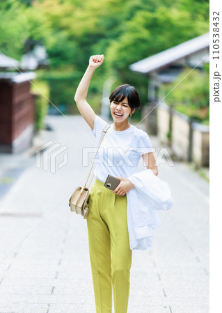 ひとり旅 観光 女子旅 ひとり旅 観光 女子旅 110538432