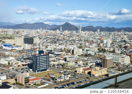 岐阜市、岐阜県庁展望ロビーからの眺め（岐阜駅方面） 110538458