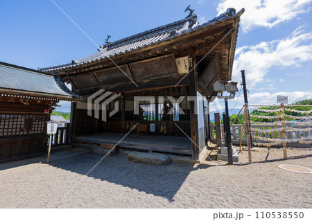 長野県上田市の春　新緑の別所温泉　北向観音 110538550