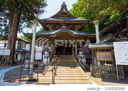 長野県上田市の春 新緑の別所温泉 北向観音 長野県上田市の春 新緑の別所温泉 北向観音 110538560
