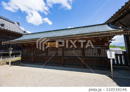 長野県上田市の春　新緑の別所温泉　北向観音 110539146