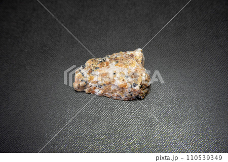 珪酸亜鉛鉱と方解石 110539349